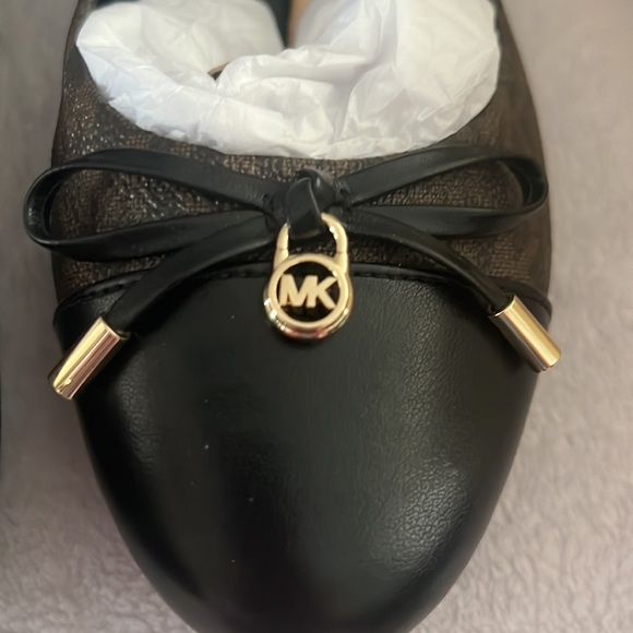 NIB NWT Michael Kors dress shoes 10 Medium Black/ Brown. Bought didn’t fit me - Picture 5 of 5